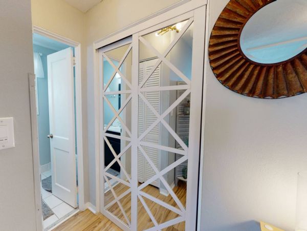 St. Petersburg Condo 1015924