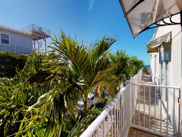 St. Petersburg Condo 1015925