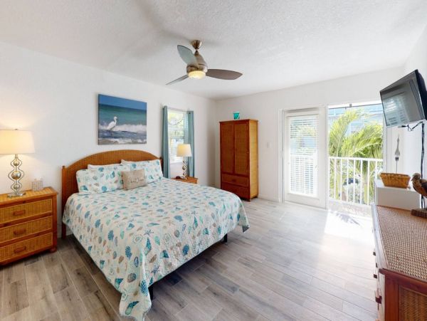 St. Petersburg Condo 1015925