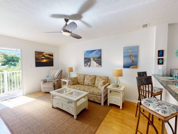 St. Petersburg Condo 1015925