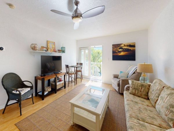St. Petersburg Condo 1015925