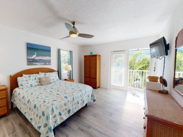 St. Petersburg Condo 1015925