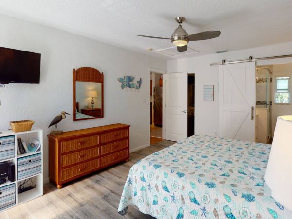 St. Petersburg Condo 1015925