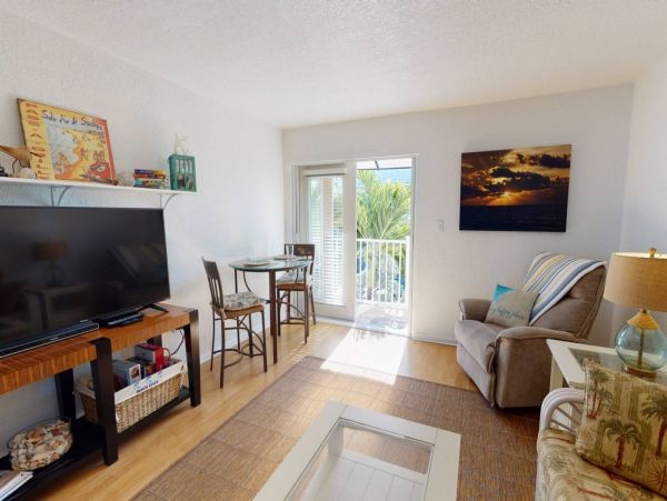 St. Petersburg Condo 1015925