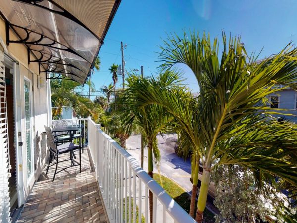 St. Petersburg Condo 1015925