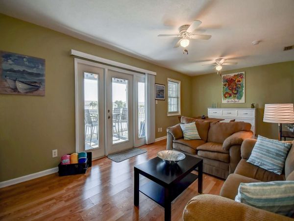St. Petersburg Condo 1015926