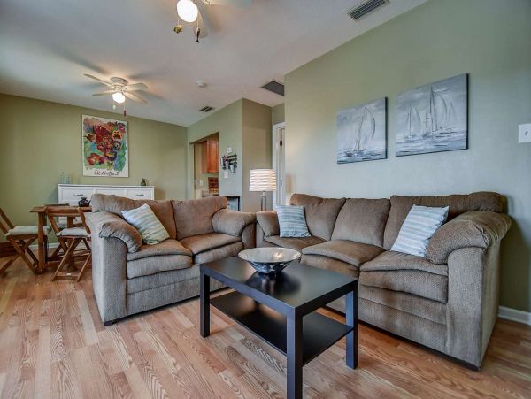 St. Petersburg Condo 1015926