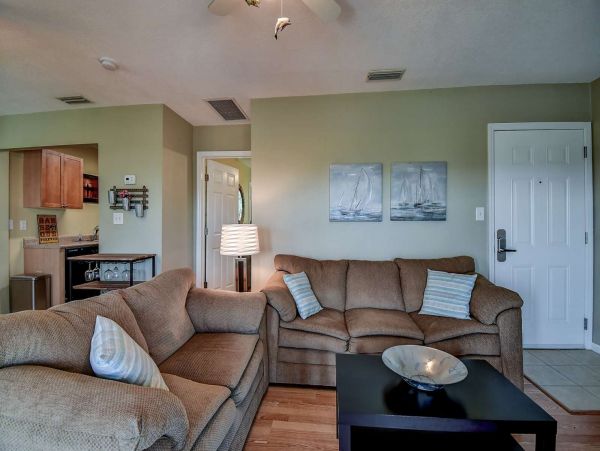 St. Petersburg Condo 1015926