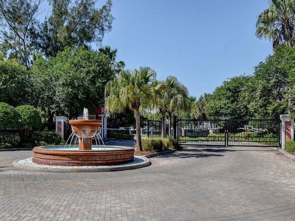 St. Petersburg Condo 1015926