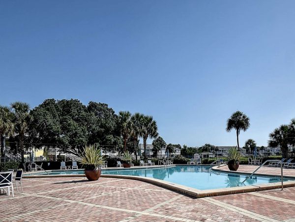 St. Petersburg Condo 1015926