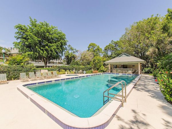 Two Bedroom Vacation Condo in Naples Sleeps Four Guests