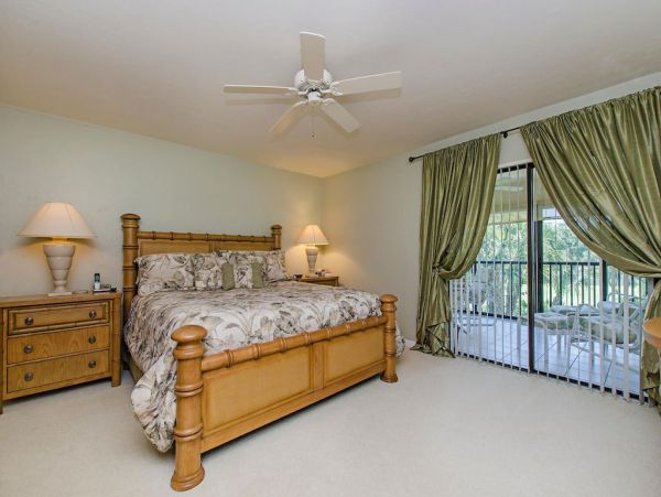 Two Bedroom Vacation Condo in Naples Sleeps Four Guests