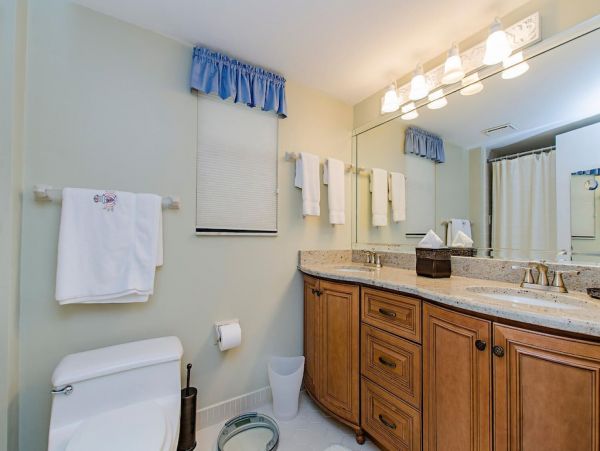Two Bedroom Vacation Condo in Naples Sleeps Four Guests