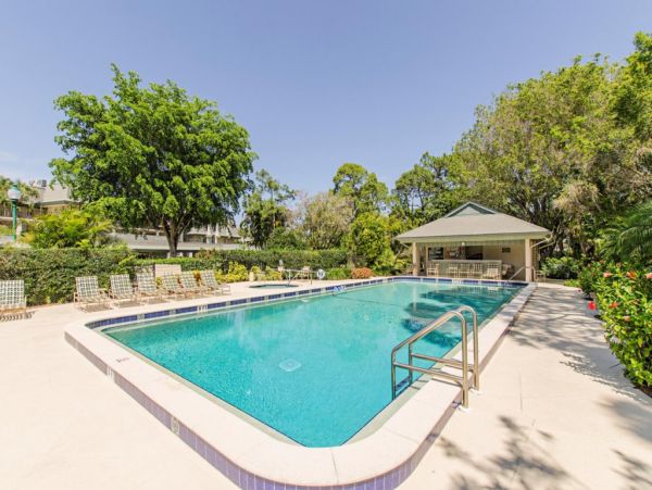 Two Bedroom Vacation Condo in Naples Sleeps Four Guests