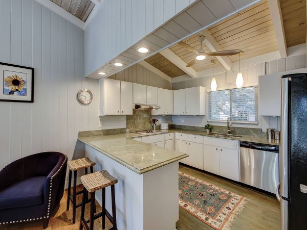 Hilton Head Four Bedroom Vacation Pool Home Sleeps 12