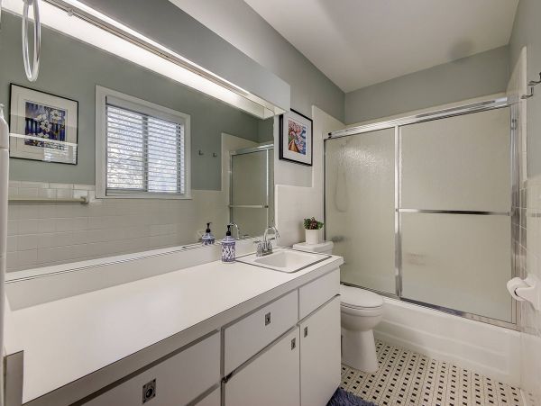 Hilton Head Four Bedroom Vacation Pool Home Sleeps 12