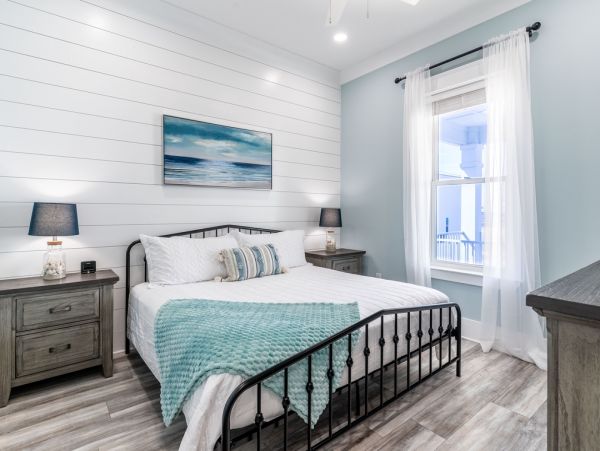 Luxurious Beachfront Navarre Beach Vacation Home - 9-Bedrooms & Private Pool