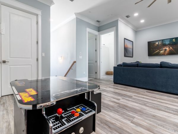 Luxurious Beachfront Navarre Beach Vacation Home - 9-Bedrooms & Private Pool