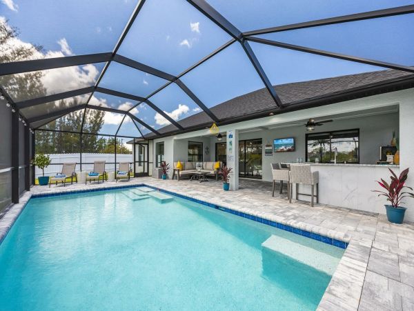 Canal- Front Vacation Home in Cape Coral Sleeps 8 Guests