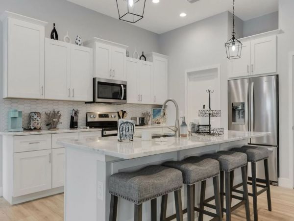 Canal- Front Vacation Home in Cape Coral Sleeps 8 Guests