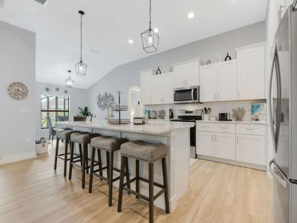 Canal- Front Vacation Home in Cape Coral Sleeps 8 Guests