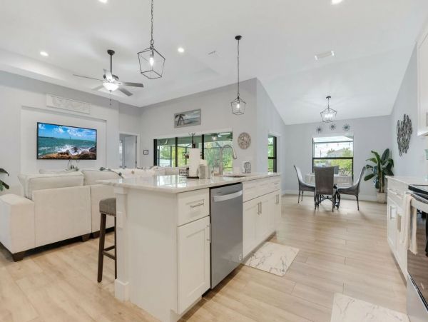 Canal- Front Vacation Home in Cape Coral Sleeps 8 Guests