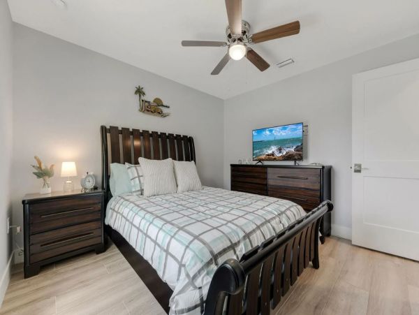 Canal- Front Vacation Home in Cape Coral Sleeps 8 Guests