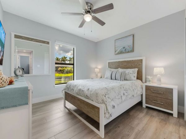 Canal- Front Vacation Home in Cape Coral Sleeps 8 Guests
