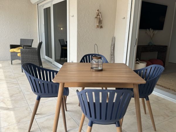 Charming Sanibel Beach Condo with Gulf Views