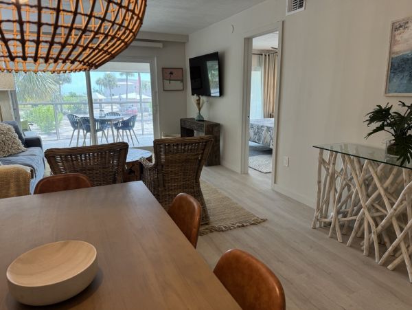 Charming Sanibel Beach Condo with Gulf Views