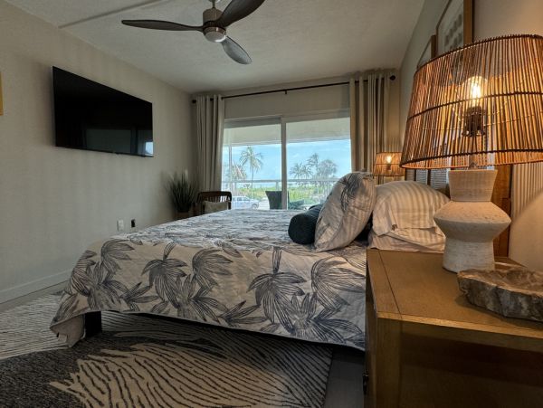Charming Sanibel Beach Condo with Gulf Views