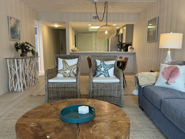 Charming Sanibel Beach Condo with Gulf Views