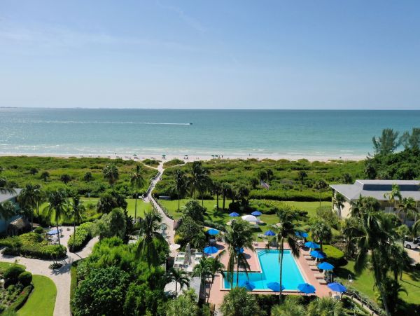 Charming Sanibel Beach Condo with Gulf Views