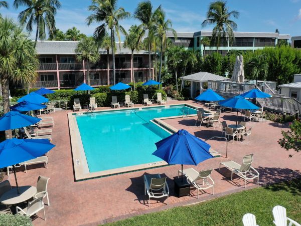 Charming Sanibel Beach Condo with Gulf Views
