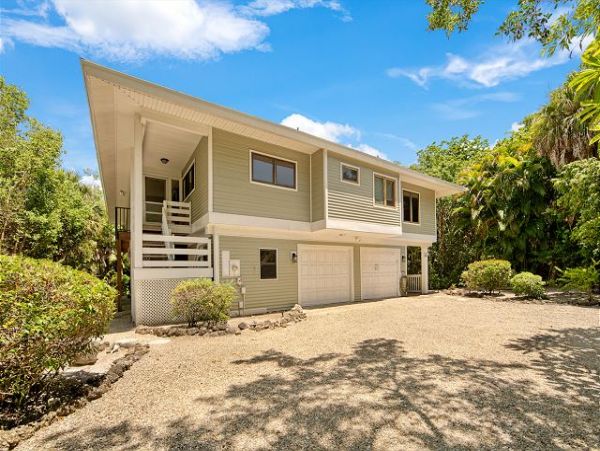 Sanibel Vacation Home Three Bedrooms Communal Pool