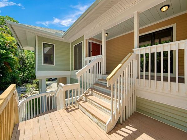 Sanibel Vacation Home Three Bedrooms Communal Pool