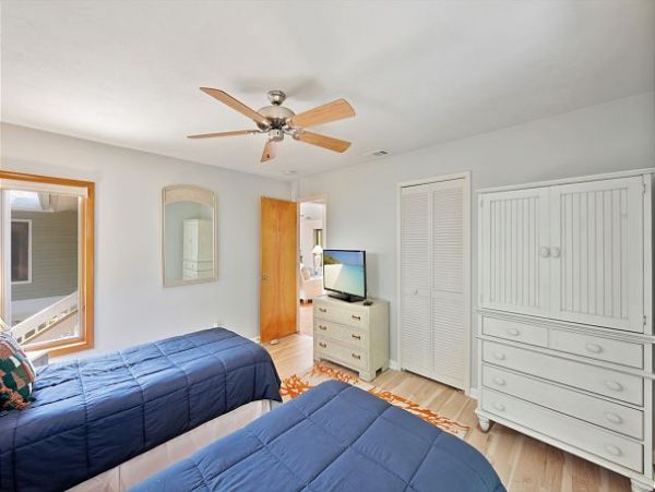Sanibel Vacation Home Three Bedrooms Communal Pool