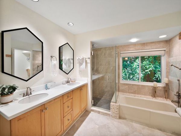 Sanibel Vacation Home Three Bedrooms Communal Pool