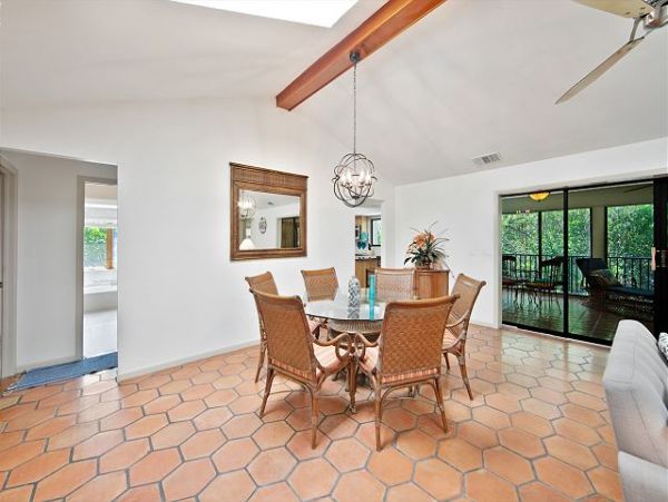 Sanibel Vacation Home Three Bedrooms Communal Pool