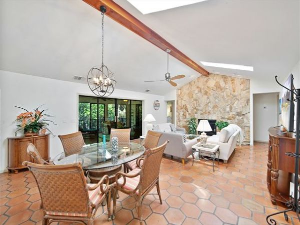 Sanibel Vacation Home Three Bedrooms Communal Pool