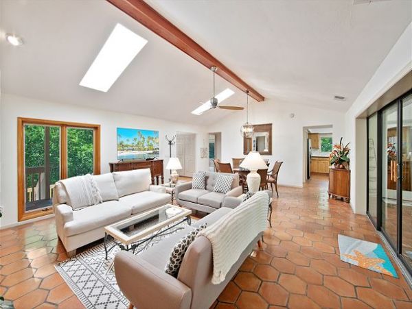 Sanibel Vacation Home Three Bedrooms Communal Pool