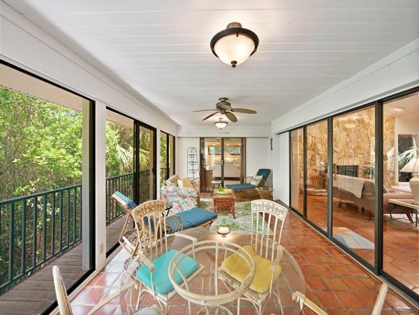 Sanibel Vacation Home Three Bedrooms Communal Pool