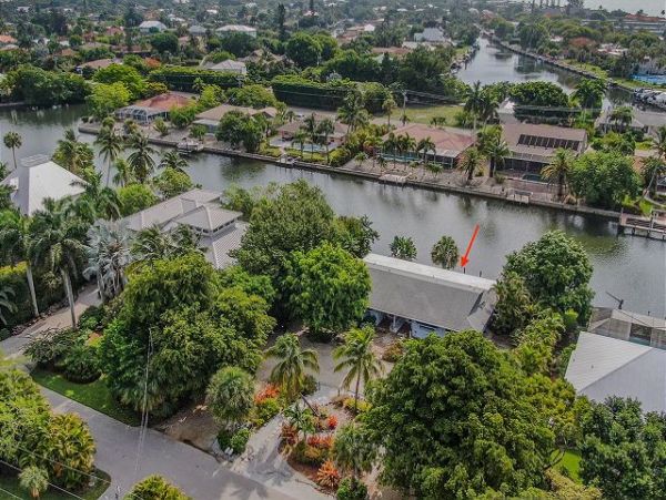 Sanibel 2 Bedroom Condo with Canal Views & Boat Dock