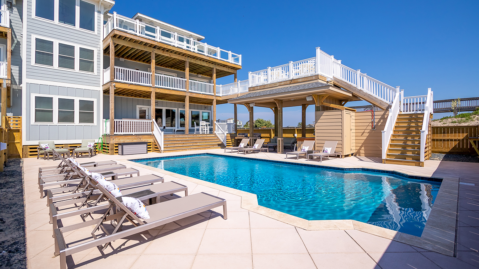 Tastefully Decorated Vacation Rental on The Carolinas