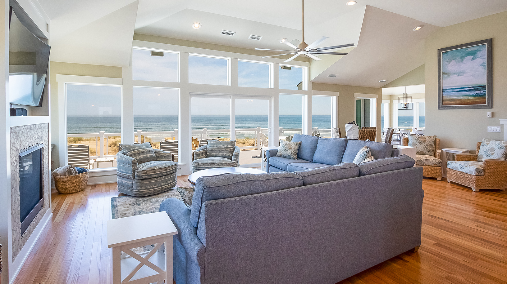 Tastefully Decorated Vacation Rental on The Carolinas