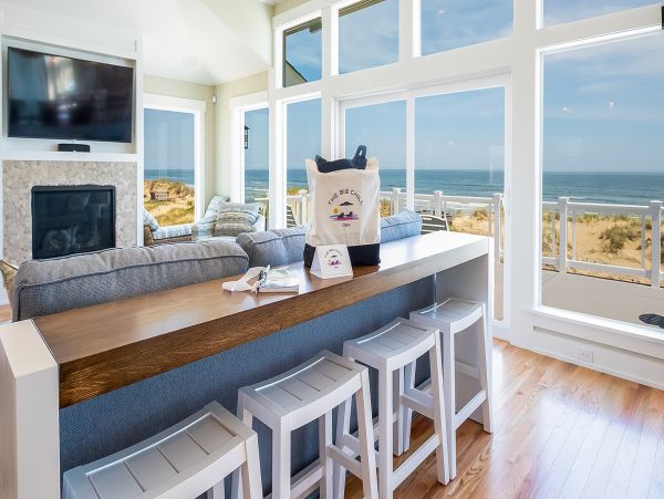Tastefully Decorated Vacation Rental on The Carolinas