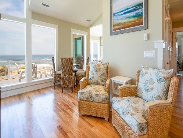 Tastefully Decorated Vacation Rental on The Carolinas