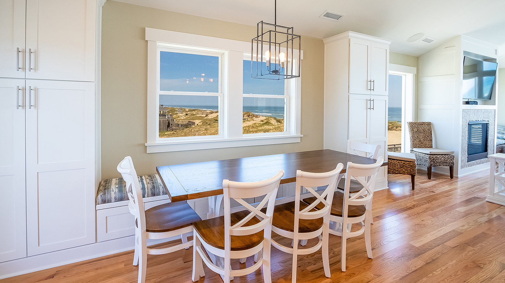 Tastefully Decorated Vacation Rental on The Carolinas
