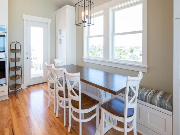 Tastefully Decorated Vacation Rental on The Carolinas
