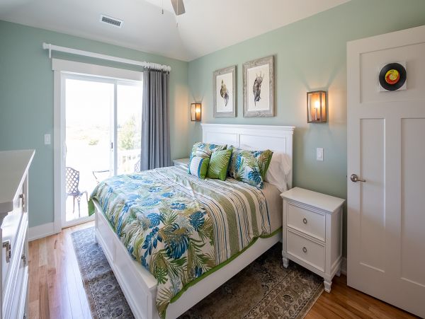 Tastefully Decorated Vacation Rental on The Carolinas